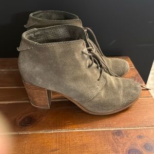TOMS green suede lace-up bootie.  Size 9.5.  Good Used Condition.